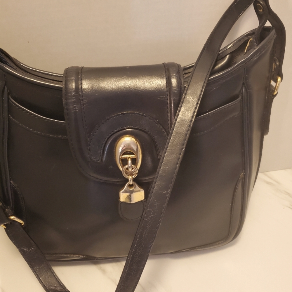 BLACK LEATHER SHOUKDER BAG BY MARC CHANTEL